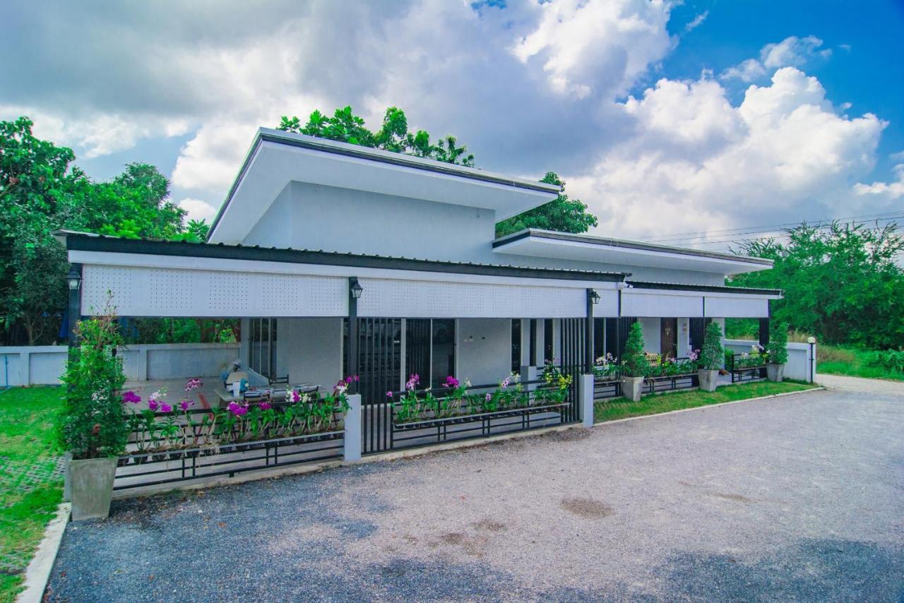 Oyo 533 Runya Poolvilla Прачуап-Кхірі-Кхан Екстер'єр фото