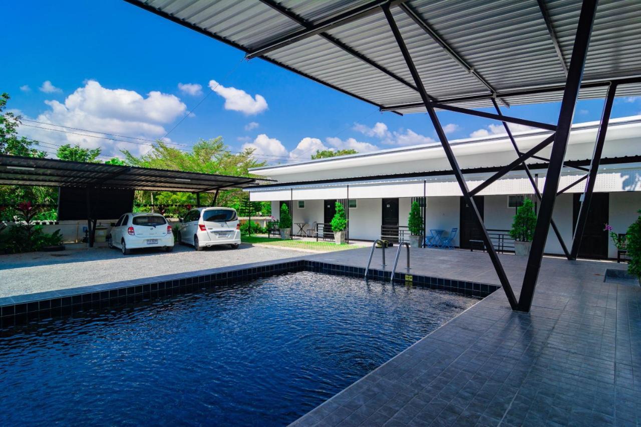 Oyo 533 Runya Poolvilla Прачуап-Кхірі-Кхан Екстер'єр фото