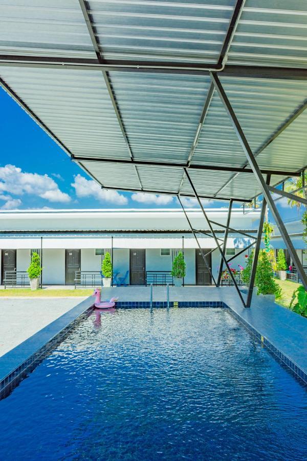 Oyo 533 Runya Poolvilla Прачуап-Кхірі-Кхан Екстер'єр фото